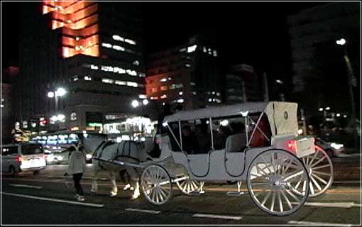 ２１世紀の街に、「おとぎの国」から夢を乗せた「白馬車」が走る！！